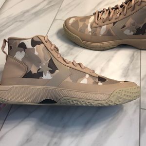 NWT Men’s Converse High Top Sneakers